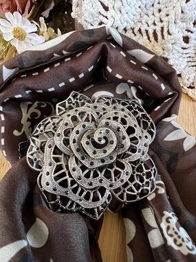 3" Vintage 1991 black rose rhinestone floral filigree brooch – Kenilworth sample